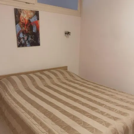 Apartment Snow White